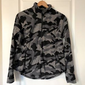 Old Navy Active Camouflage Black & Gray Zipper Fleece - L